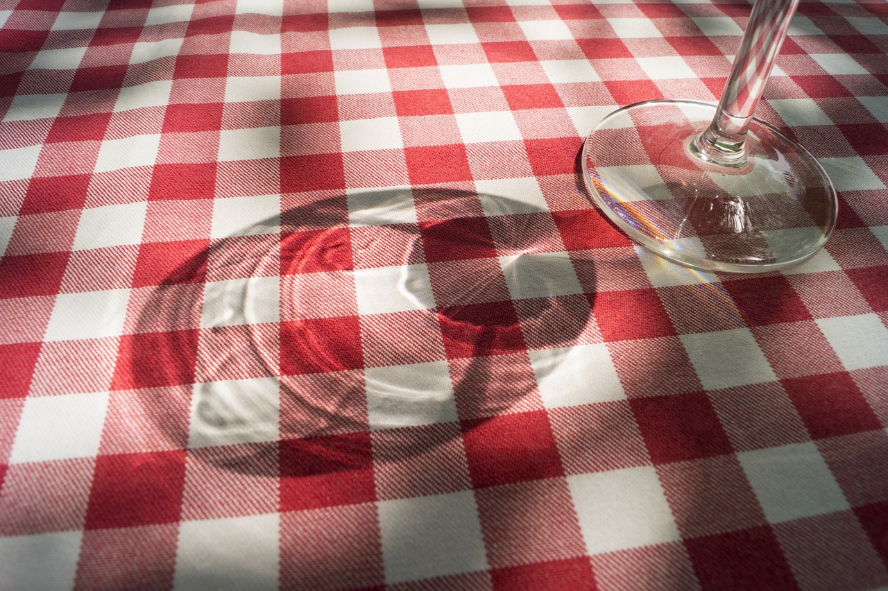 wine wine glasses shadow free photo
