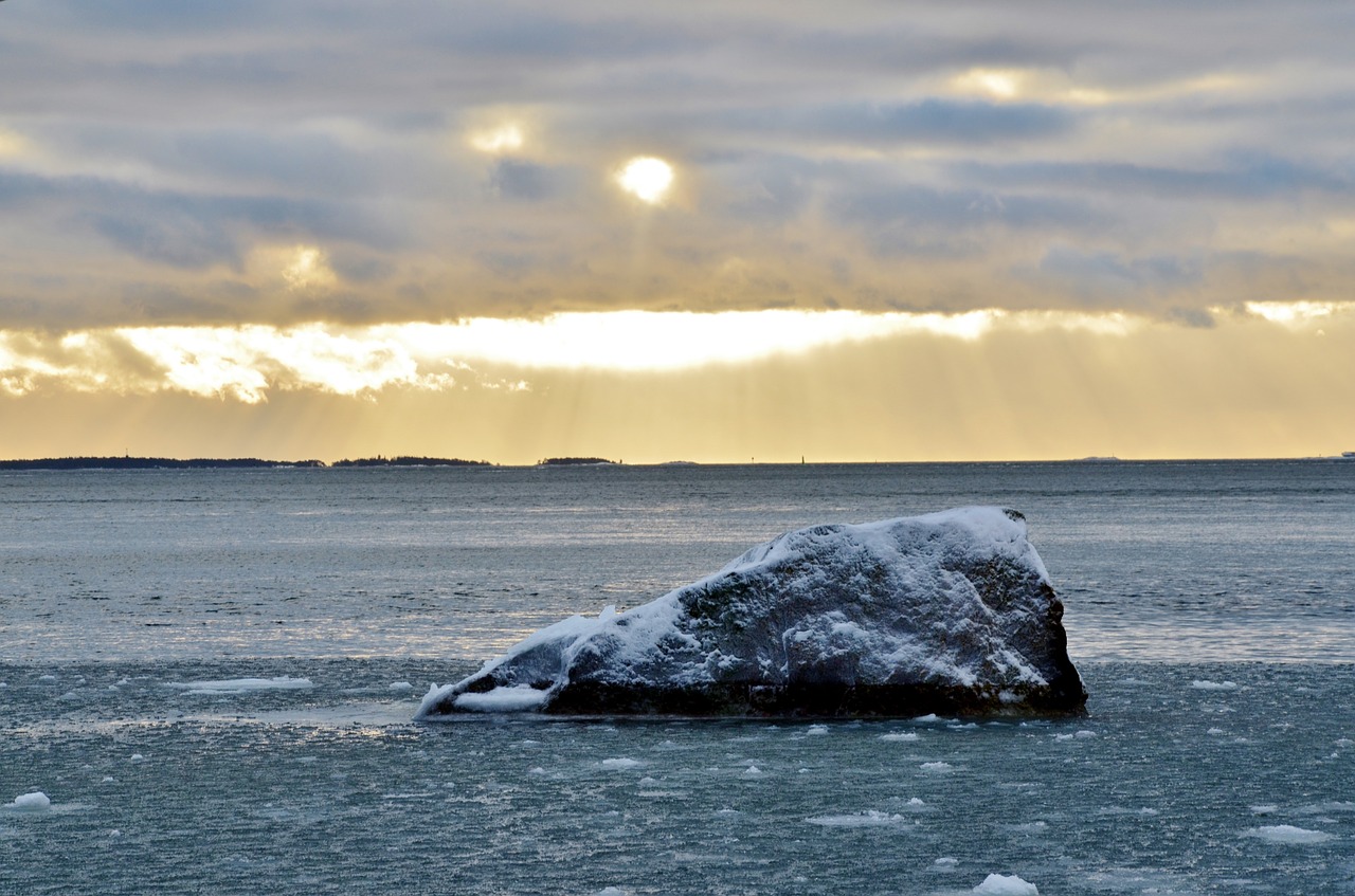 winter sea the light of the sun free photo