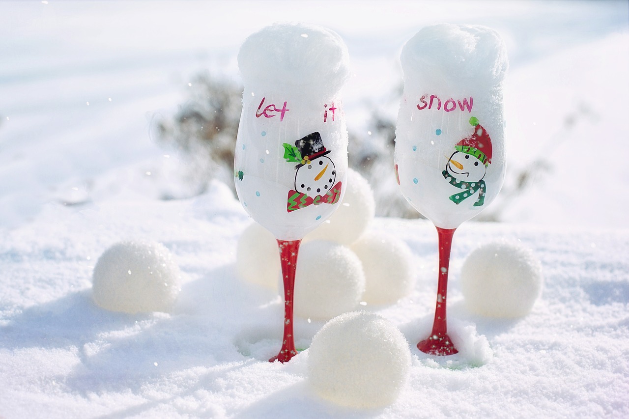 winter snow goblets free photo