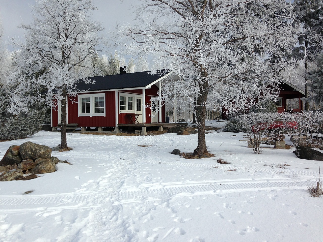 winter frost cottage free photo