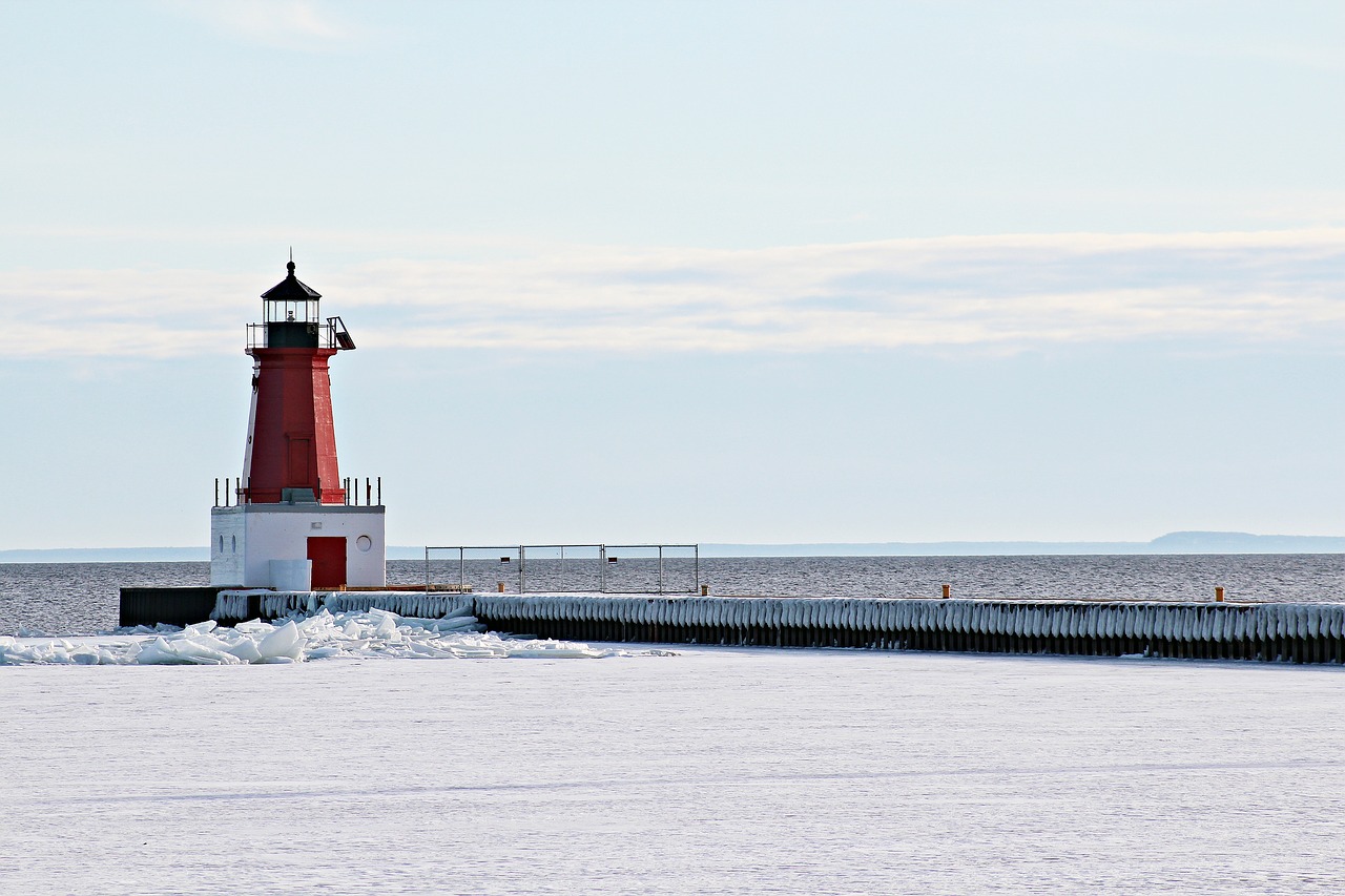 winter scenic lighthouse free photo