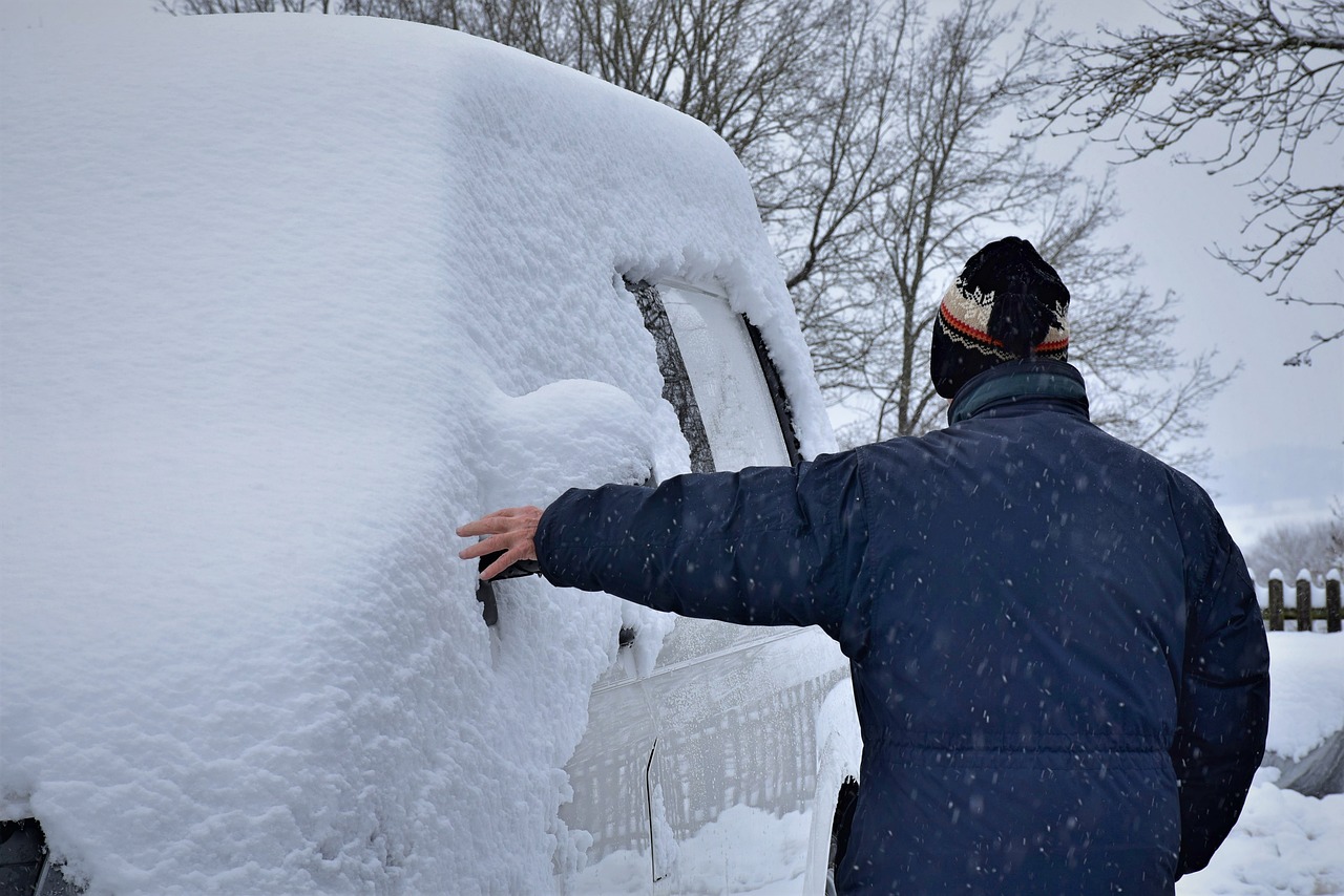 winter  man  auto free photo