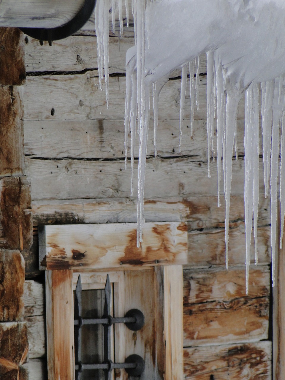 winter icicle hut free photo