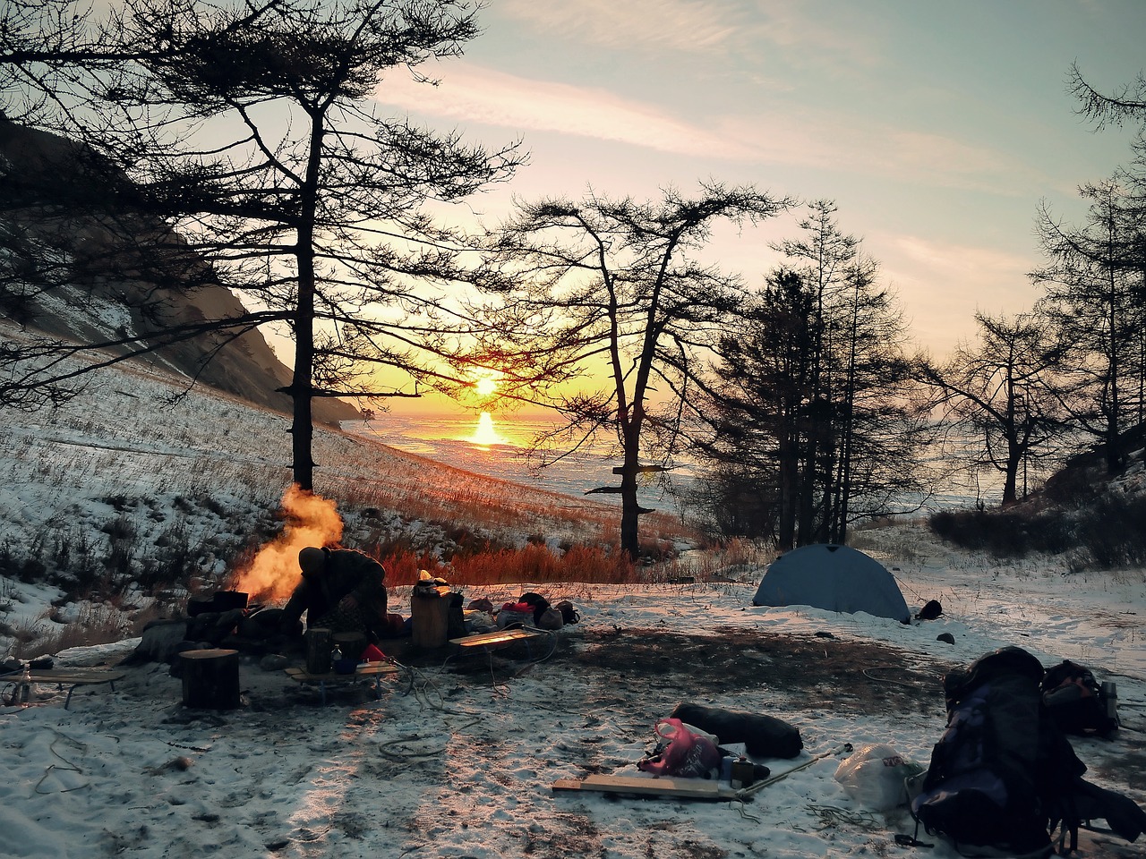 wintry camping adventure free photo