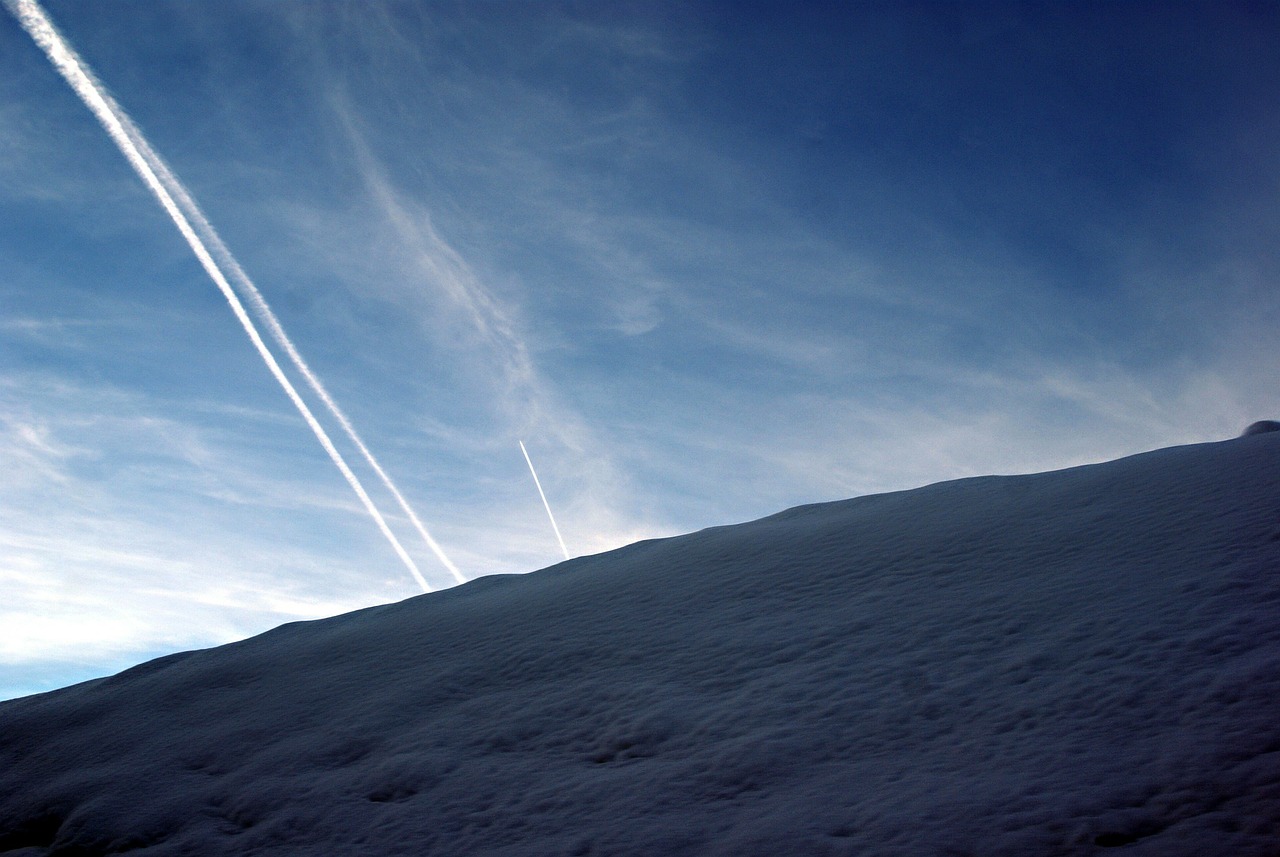wintry snow contrail free photo