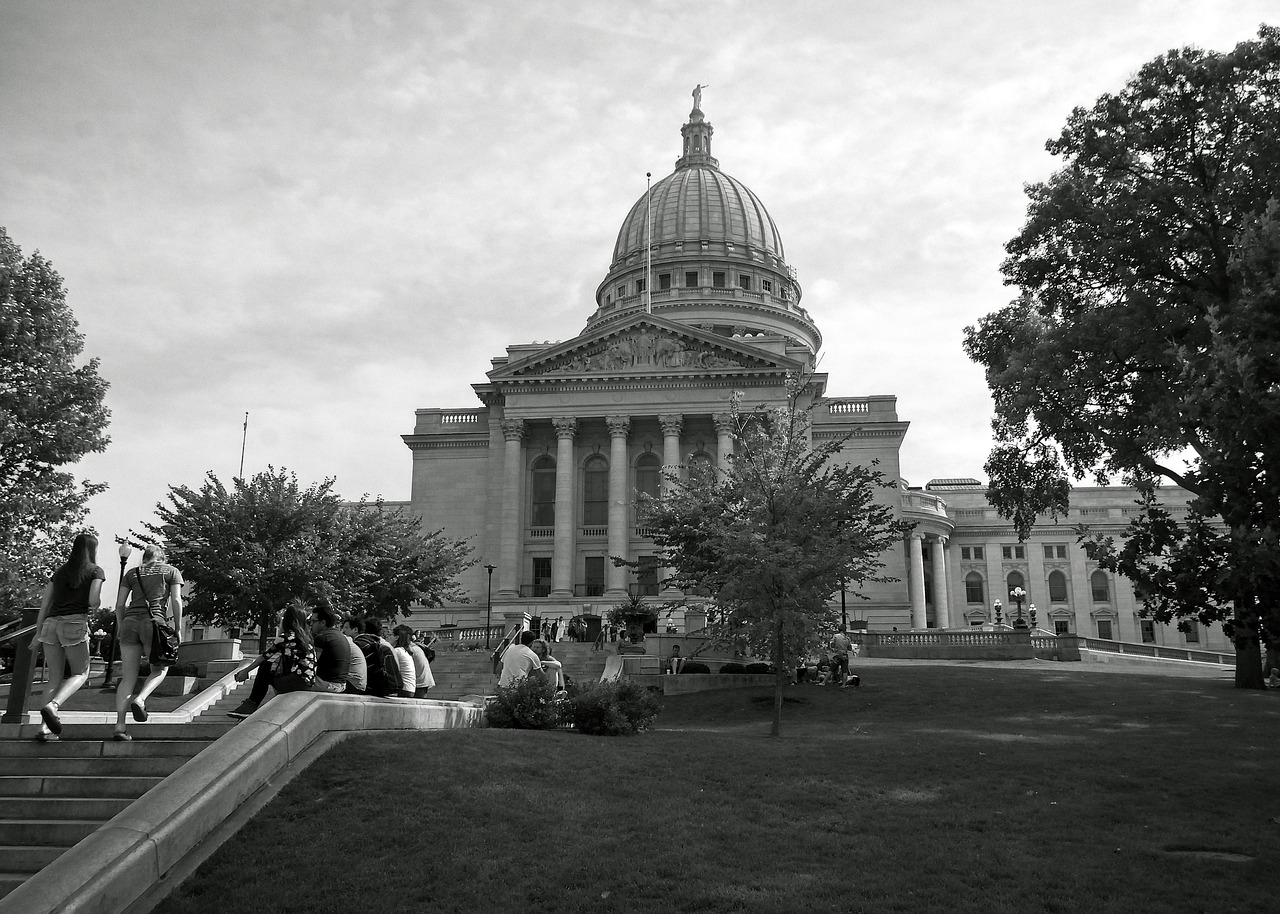 wisconsin state capitol building  capitol  building free photo