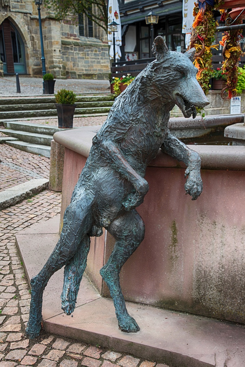 wolf bronze sculpture free photo