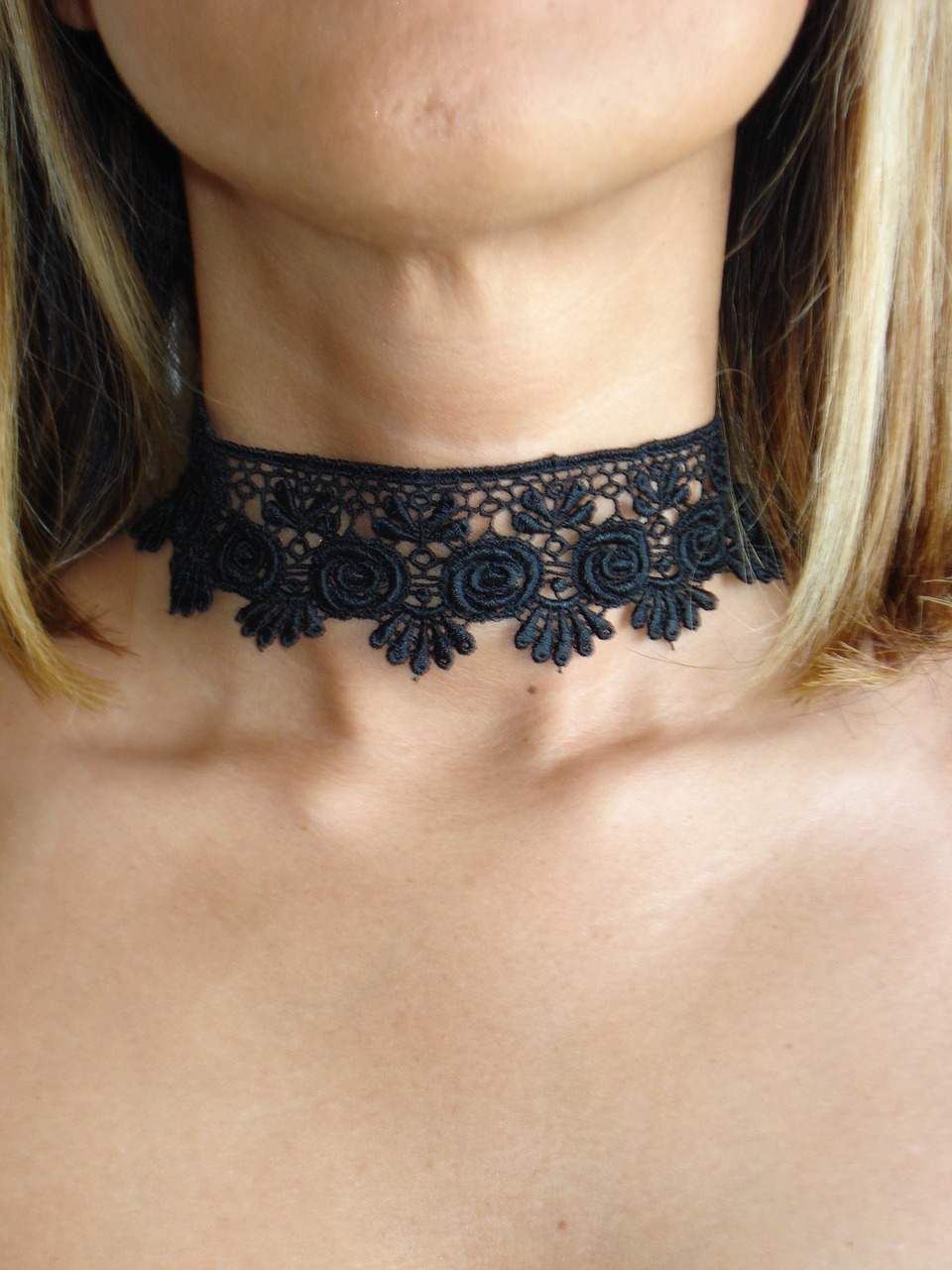 woman neck collar free photo