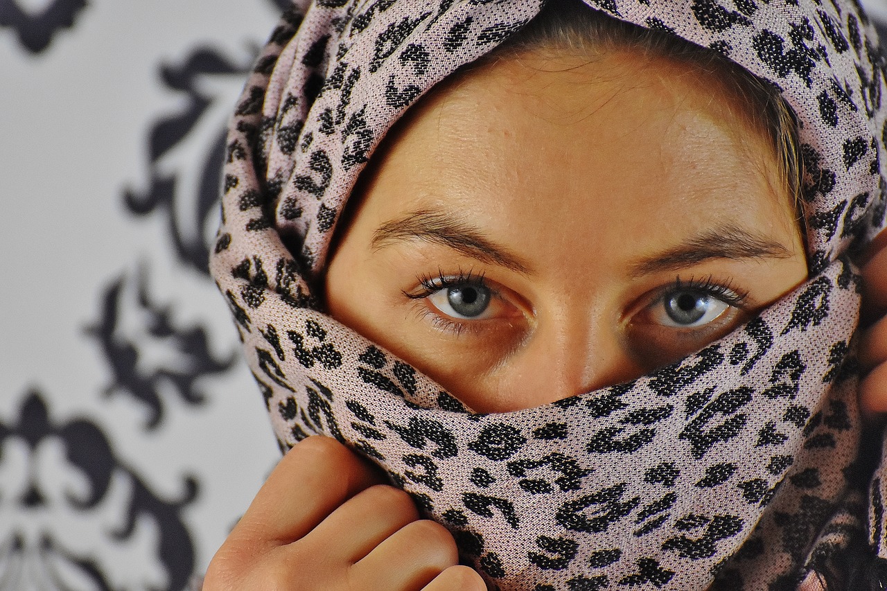 woman headscarf view free photo