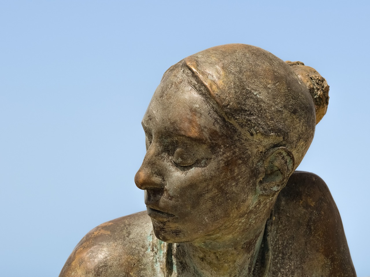 woman head sculpture free photo