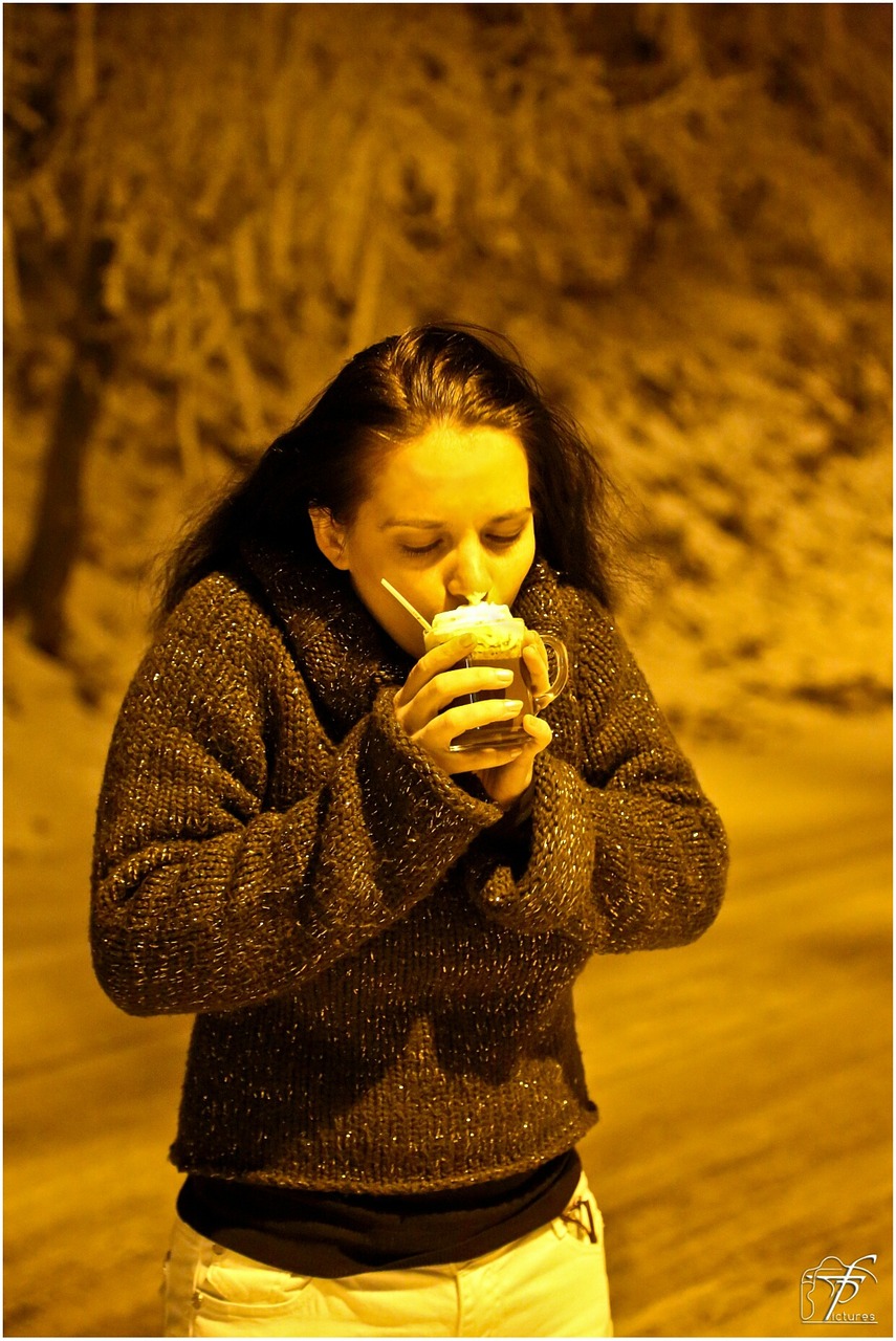 woman drinking coffee girl free photo