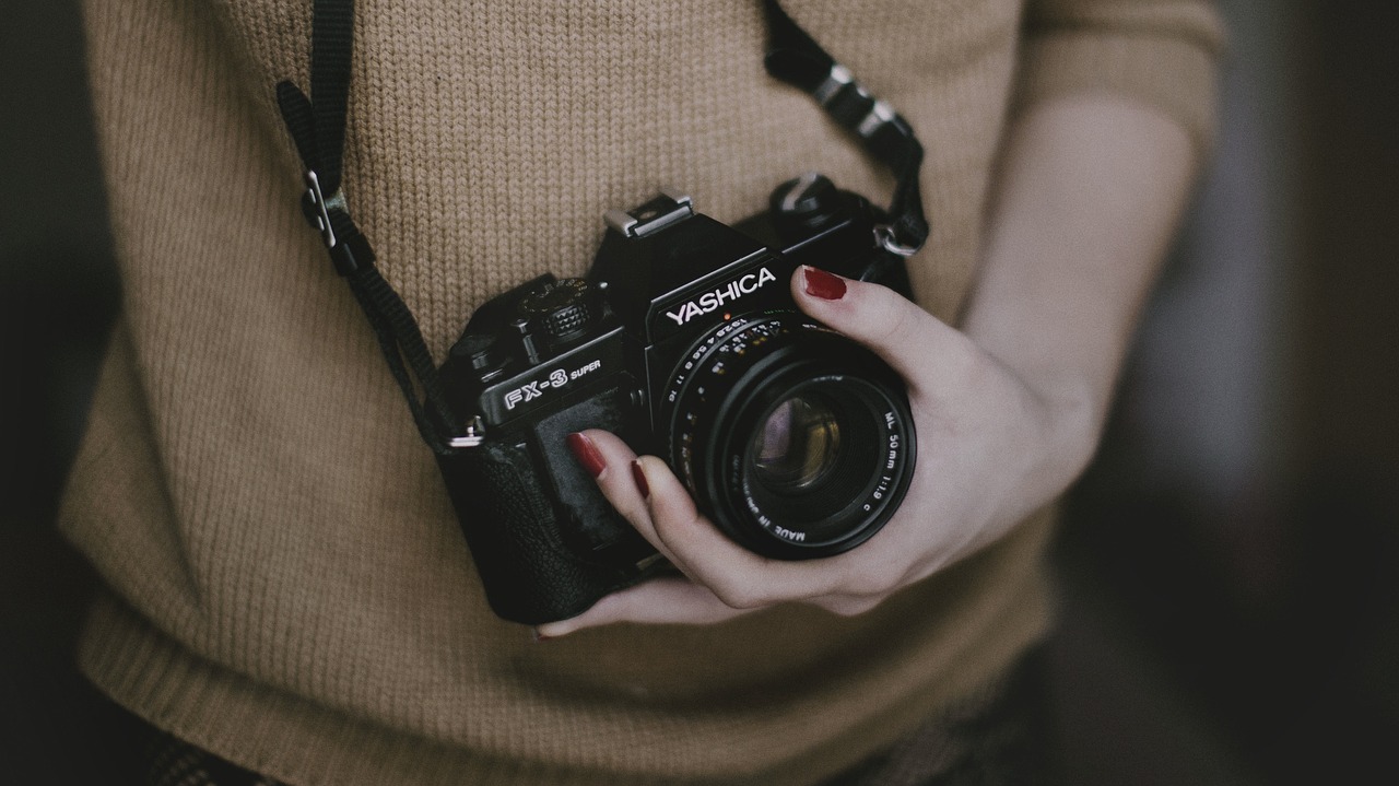 woman girl hands free photo