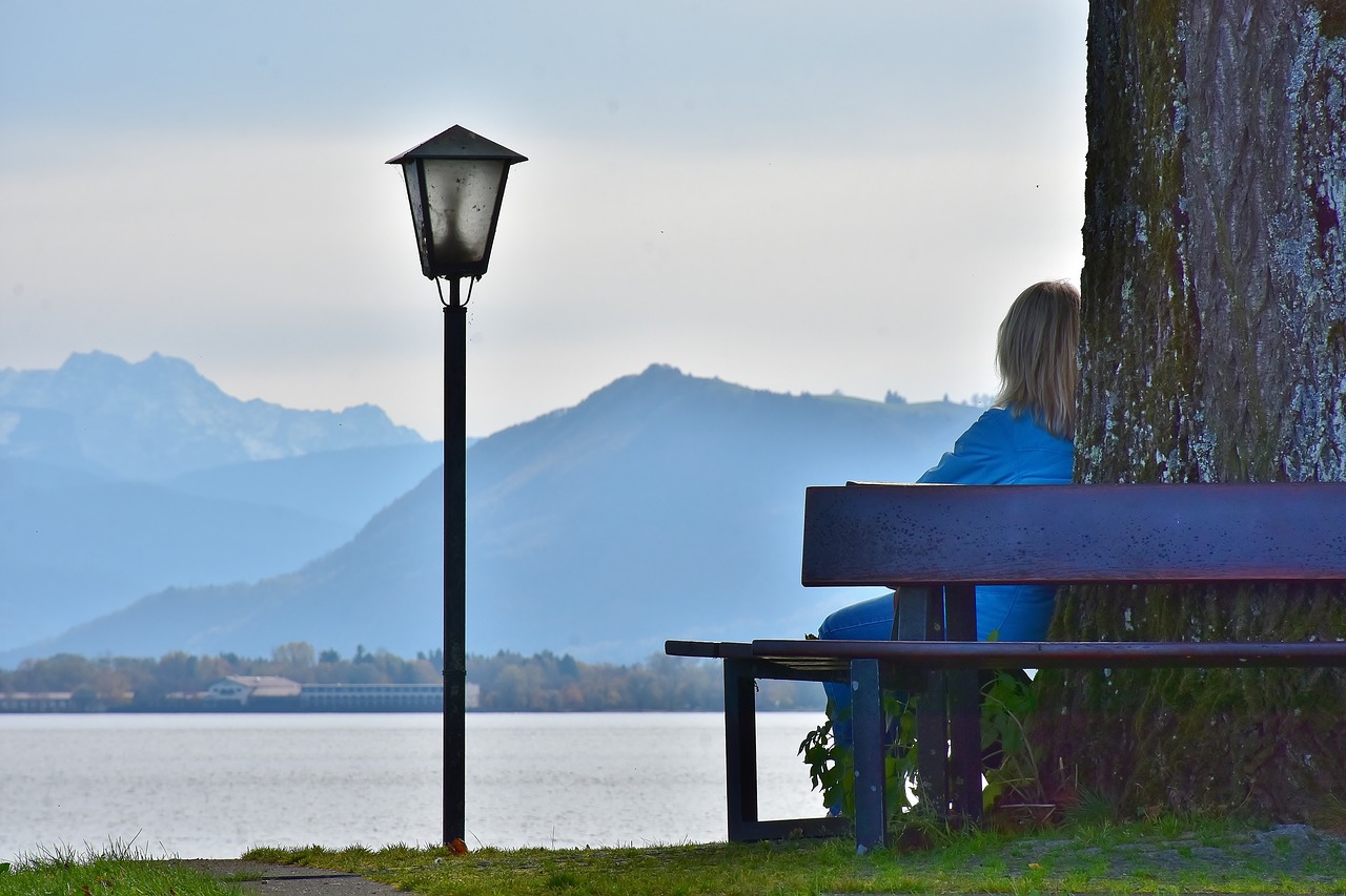 woman sit panorama free photo