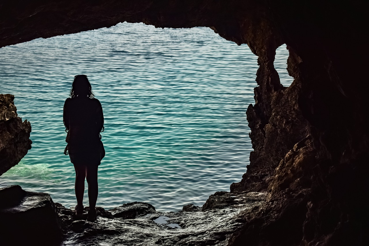 woman  cave  sea free photo