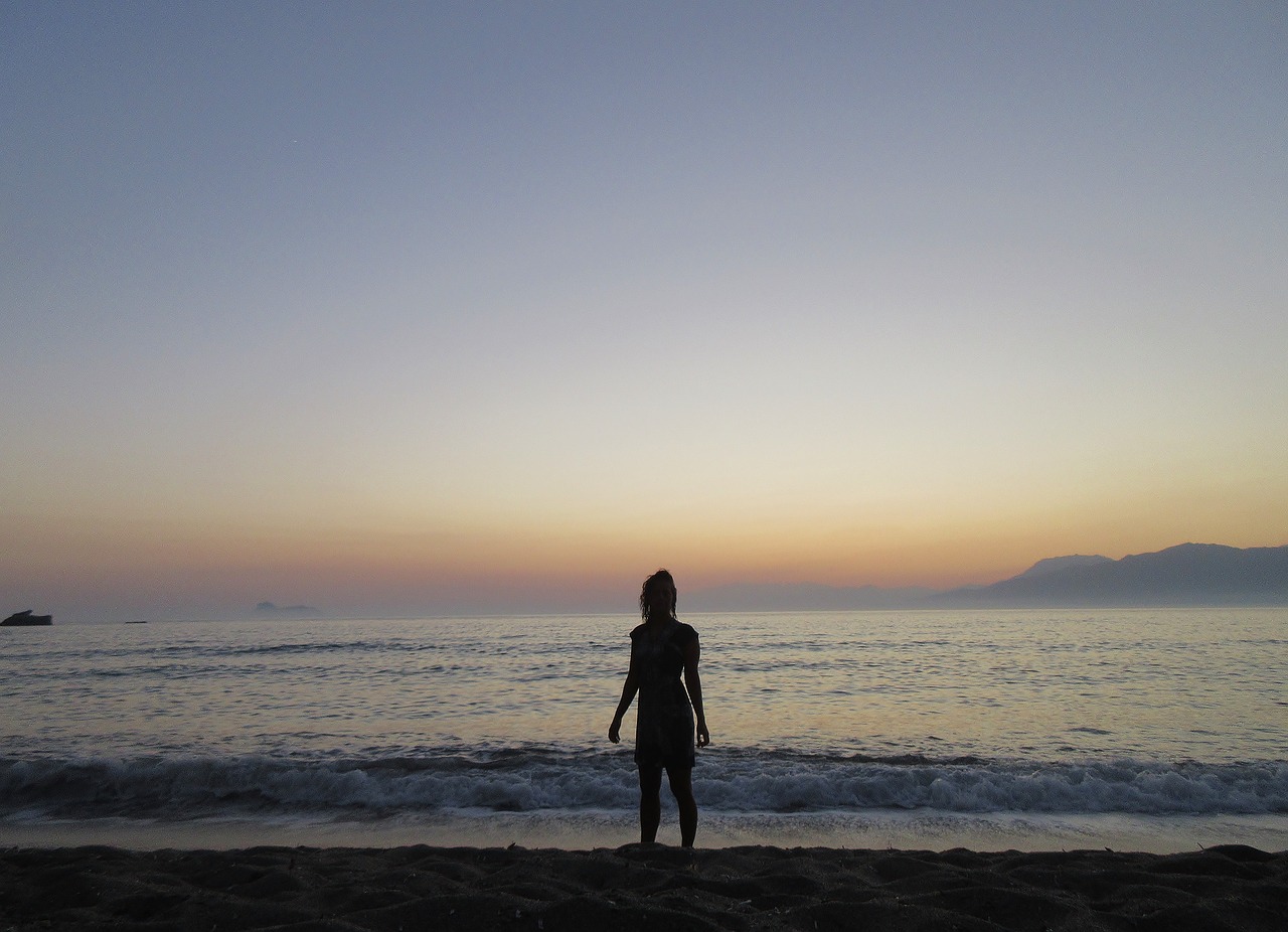 woman  silhouette  crete free photo