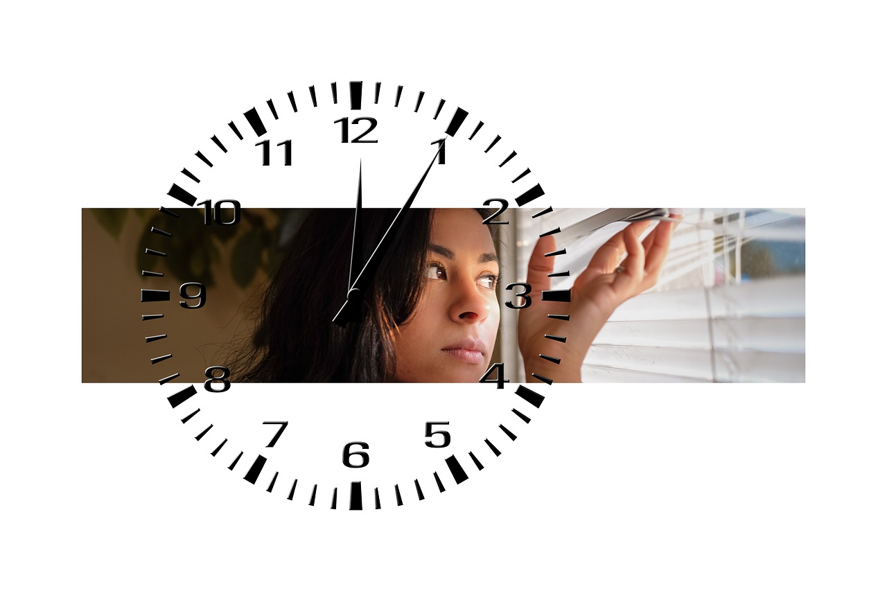 woman  wait  clock free photo