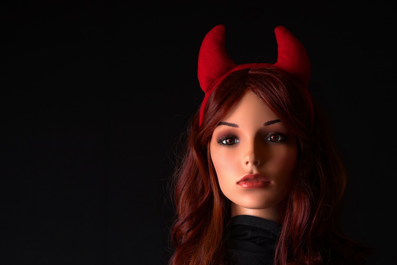woman  devil  horns free photo