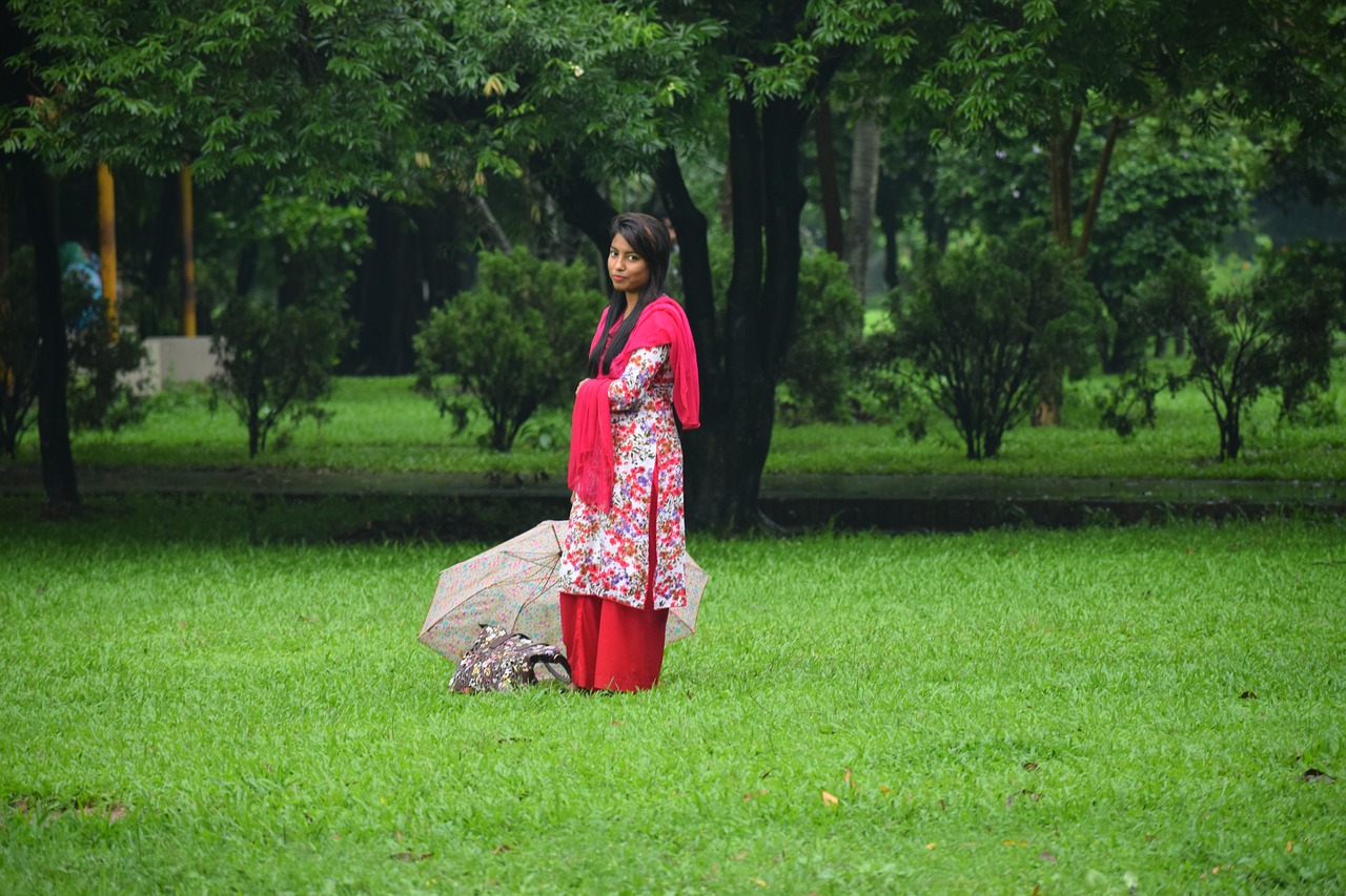 woman  umbrella  green free photo