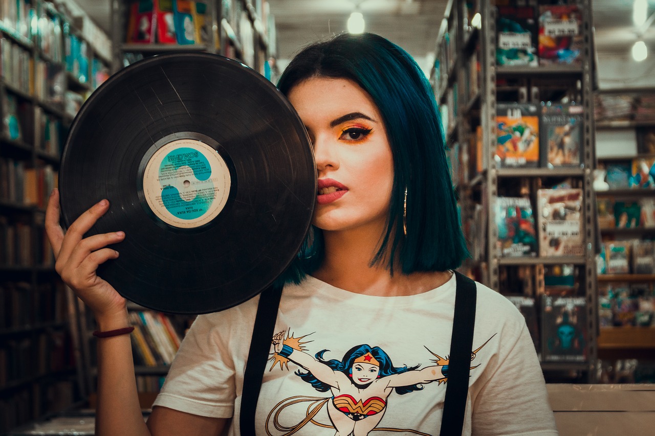 woman  vinyl  library free photo