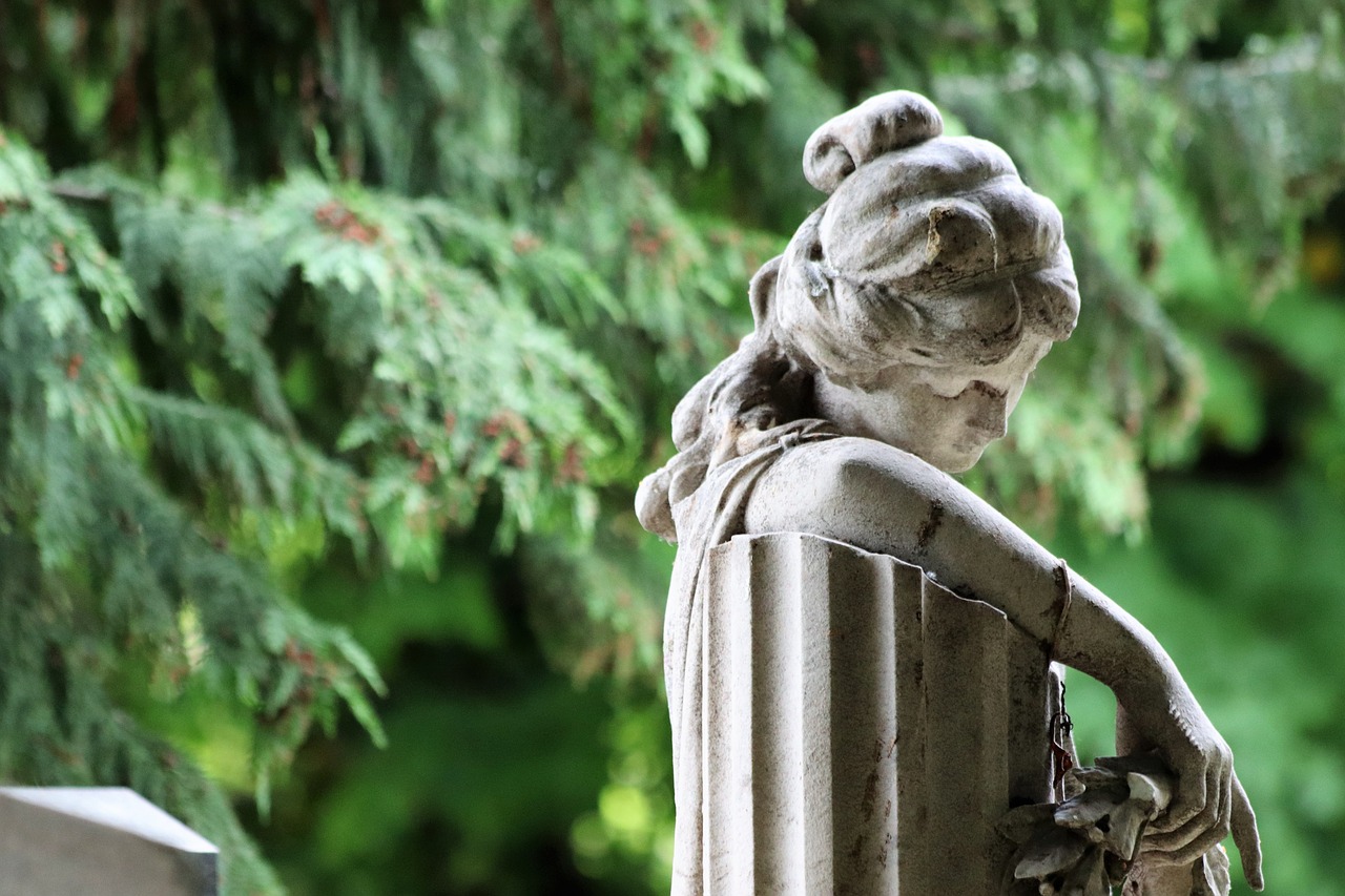 woman  sculpture  monument free photo