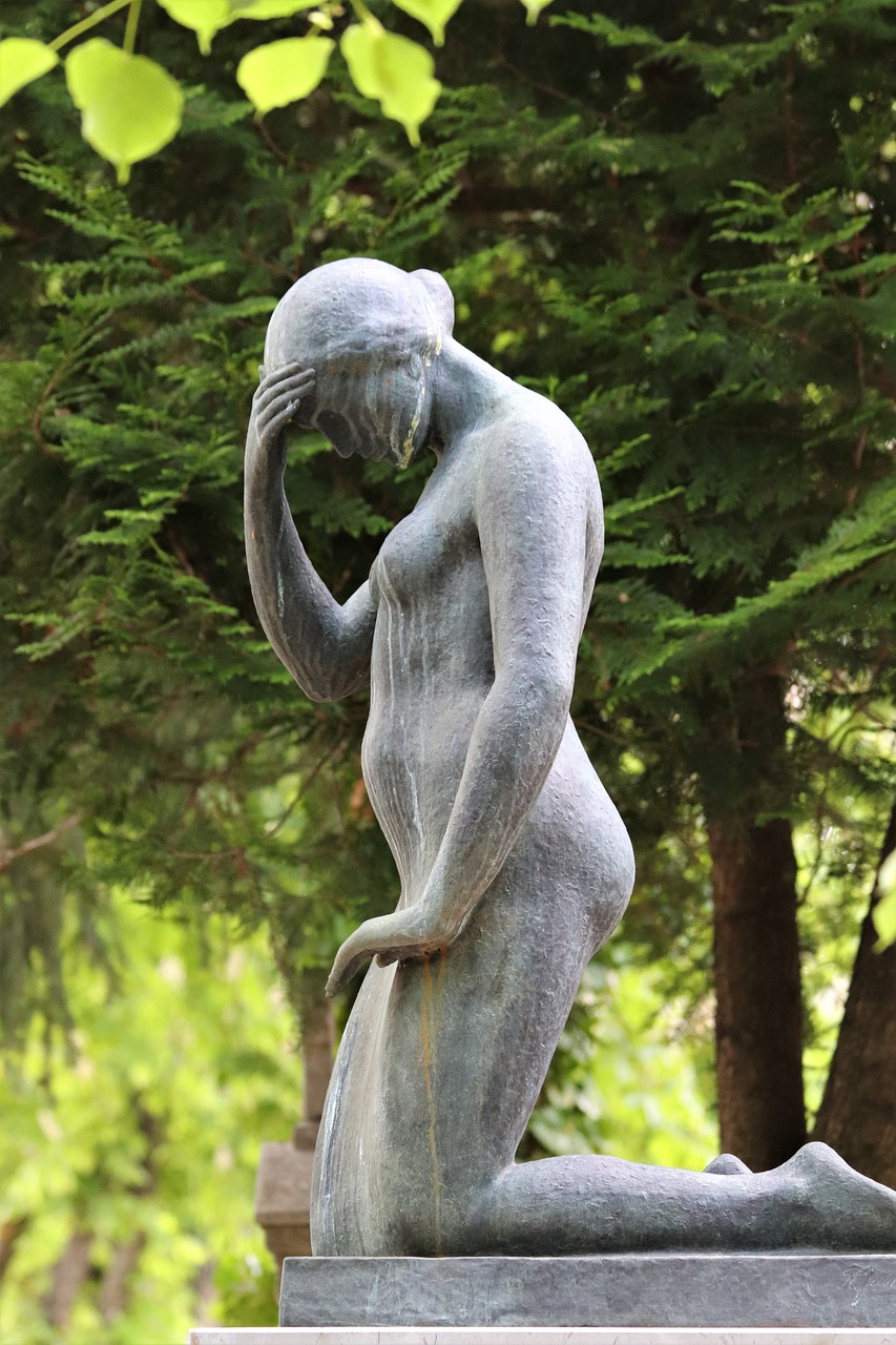 woman  sculpture  monument free photo