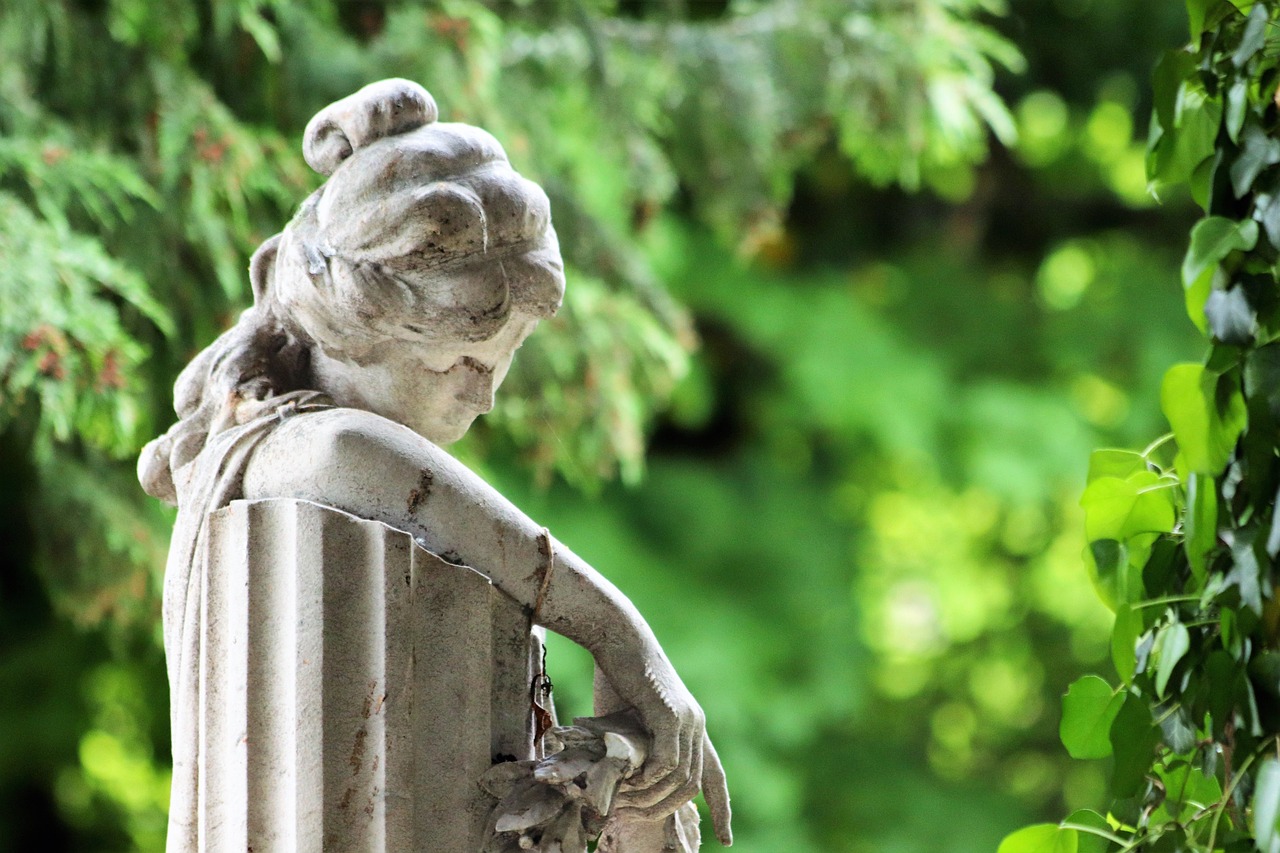 woman  sculpture  monument free photo