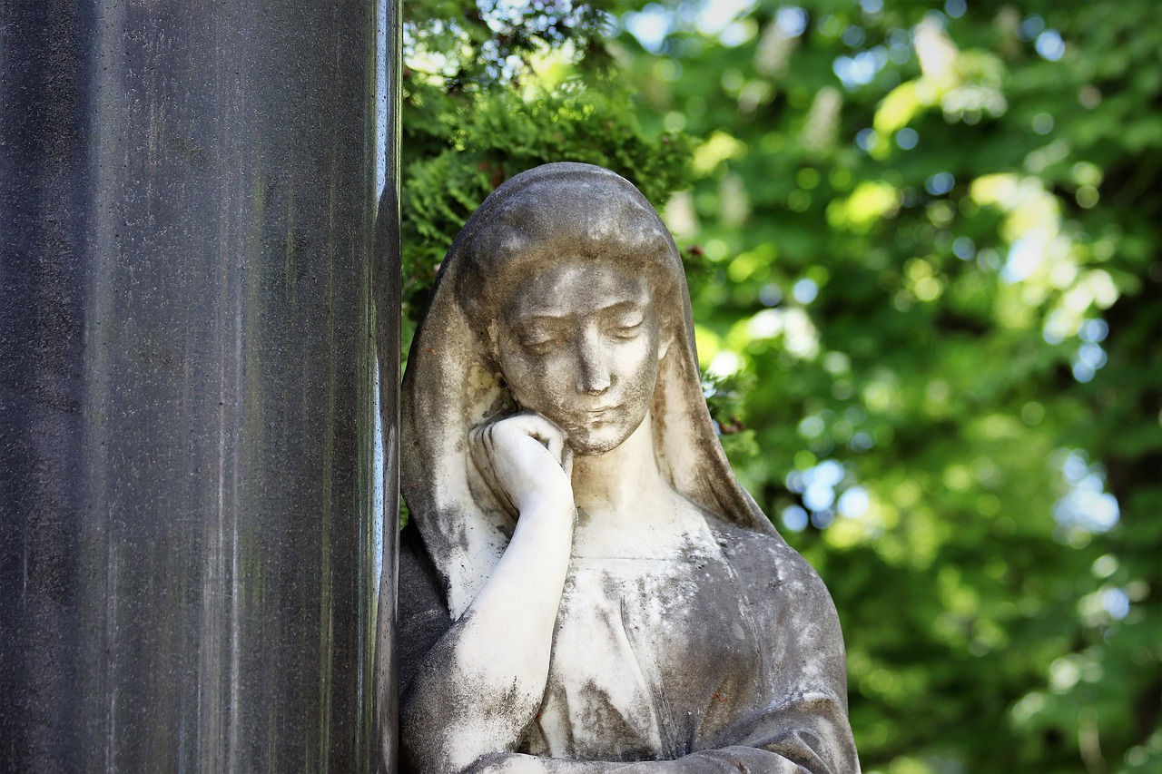 woman  sculpture  monument free photo