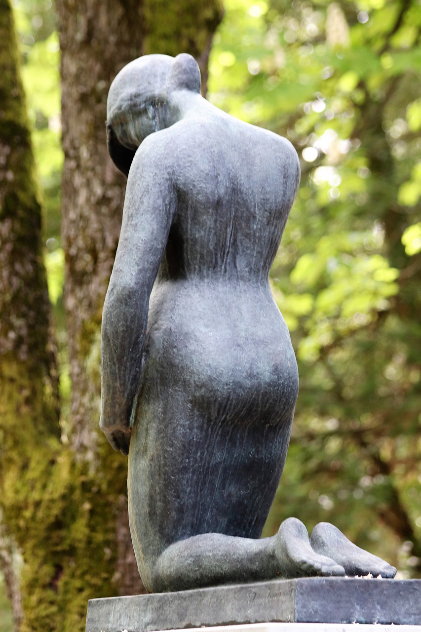 woman  sculpture  monument free photo