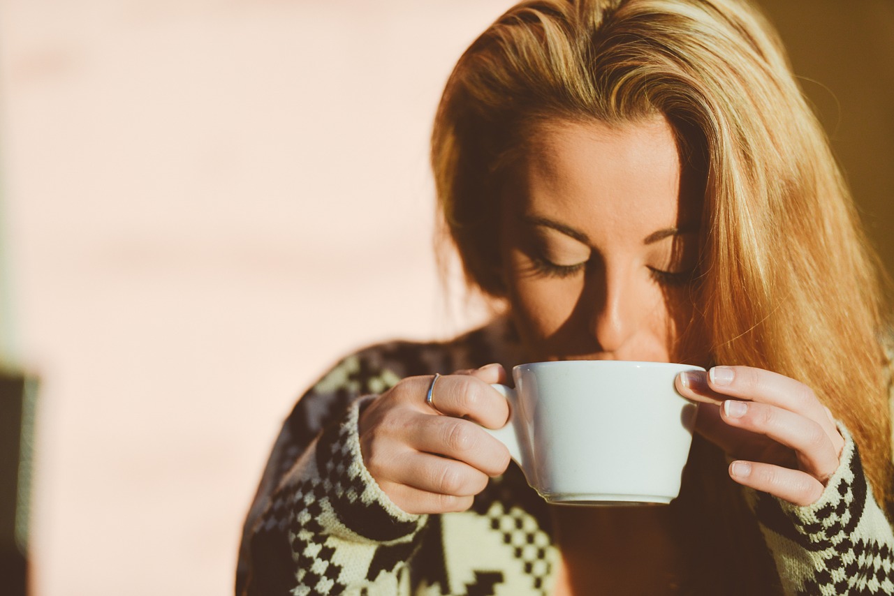 woman drinking coffee free photo