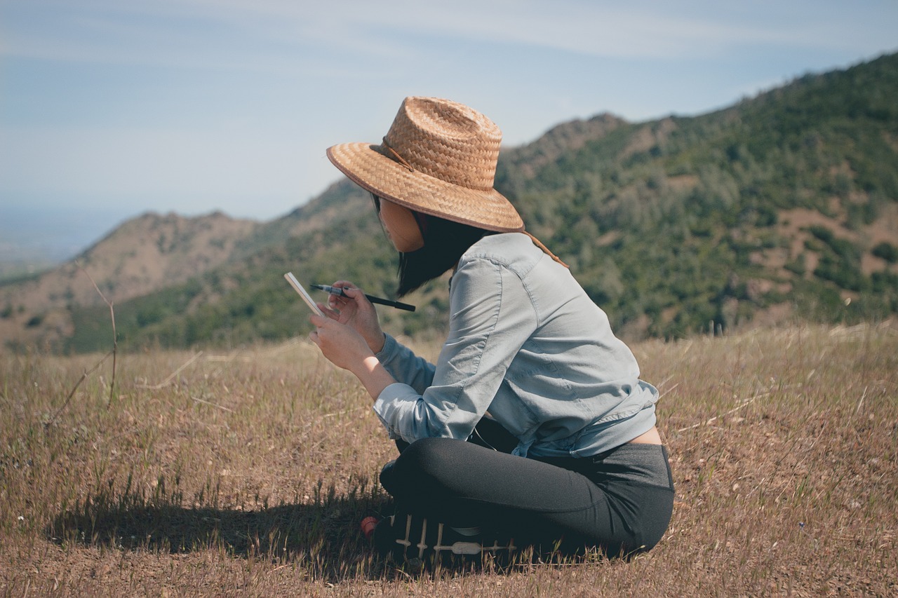 woman painting hipster free photo