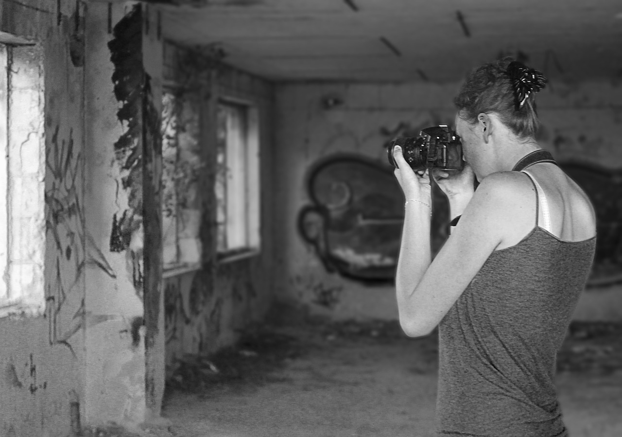 woman photographer black and white free photo