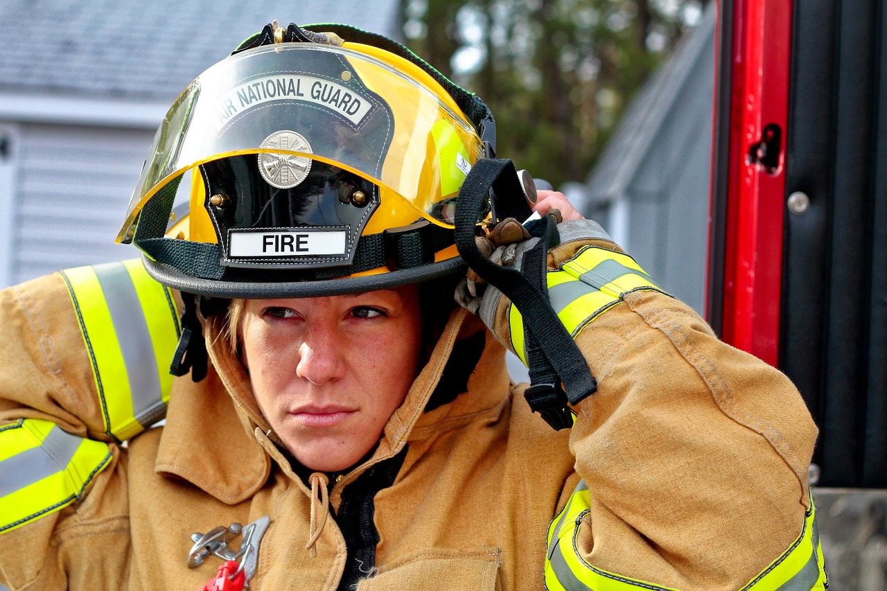 woman fire fighter fire fighter fire brigade free photo