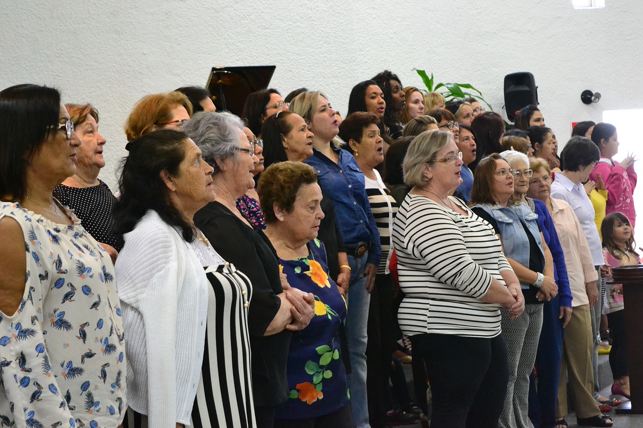 women meeting prayer free photo