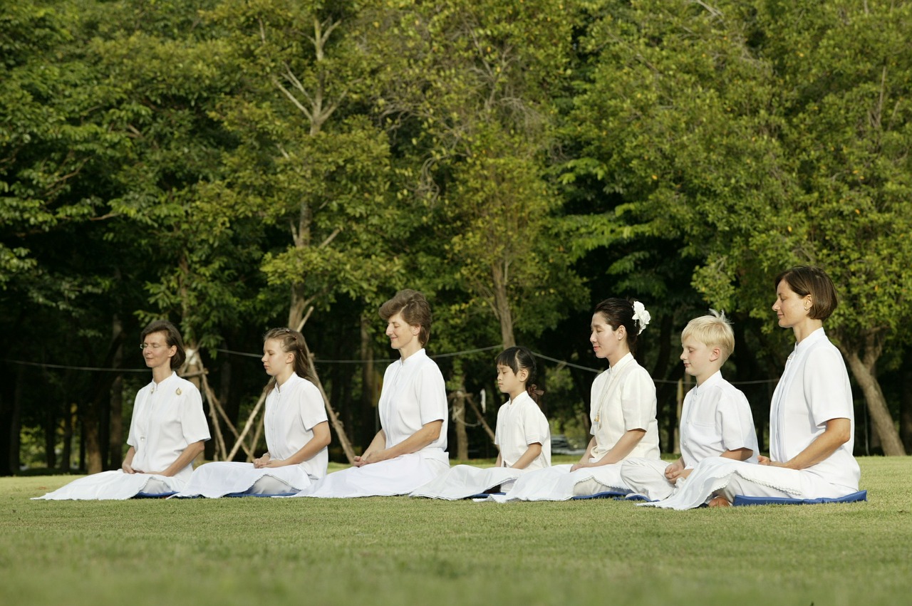 women family buddhist free photo