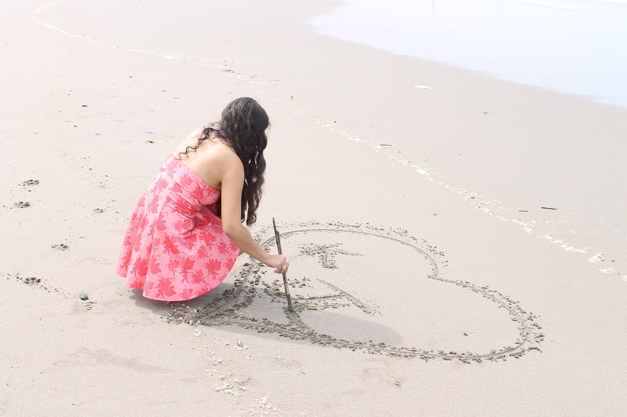 women heart sea free photo