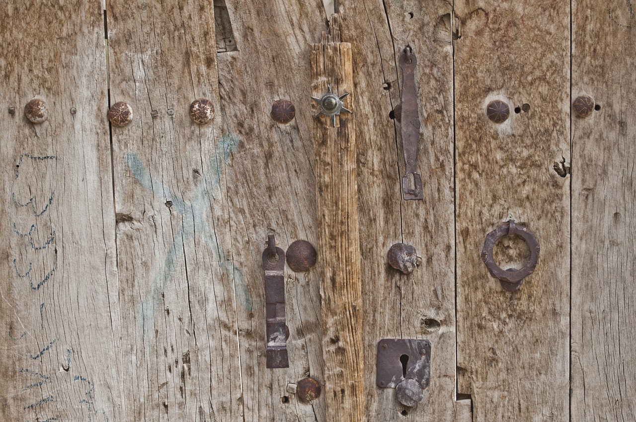 wood door old free photo