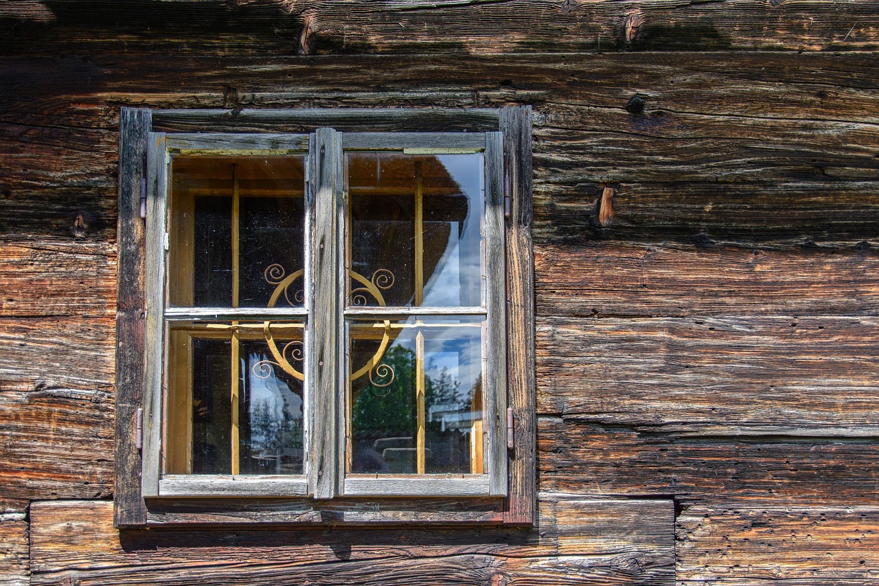 wood window hauswand free photo