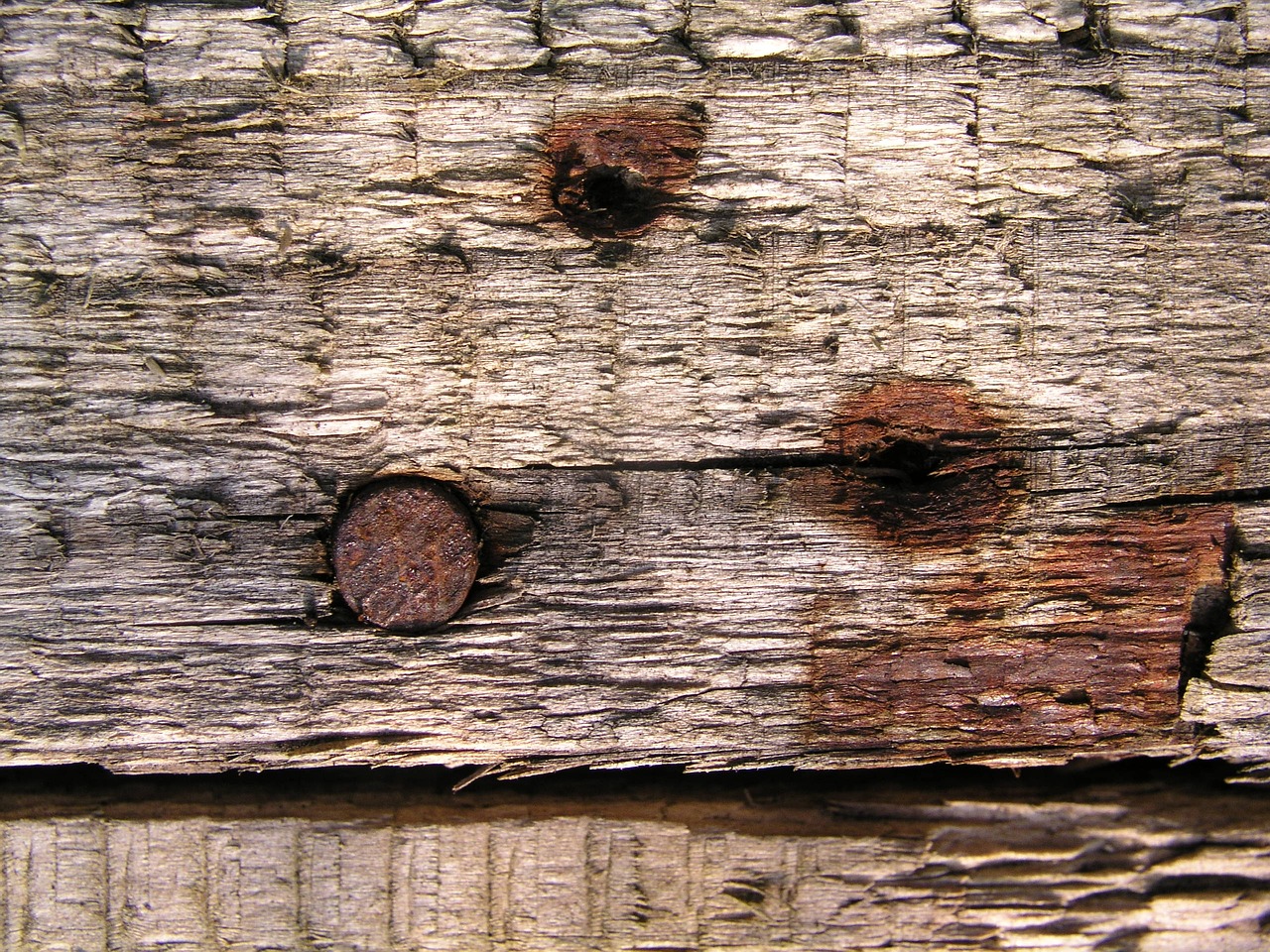 Rust on wood фото 8