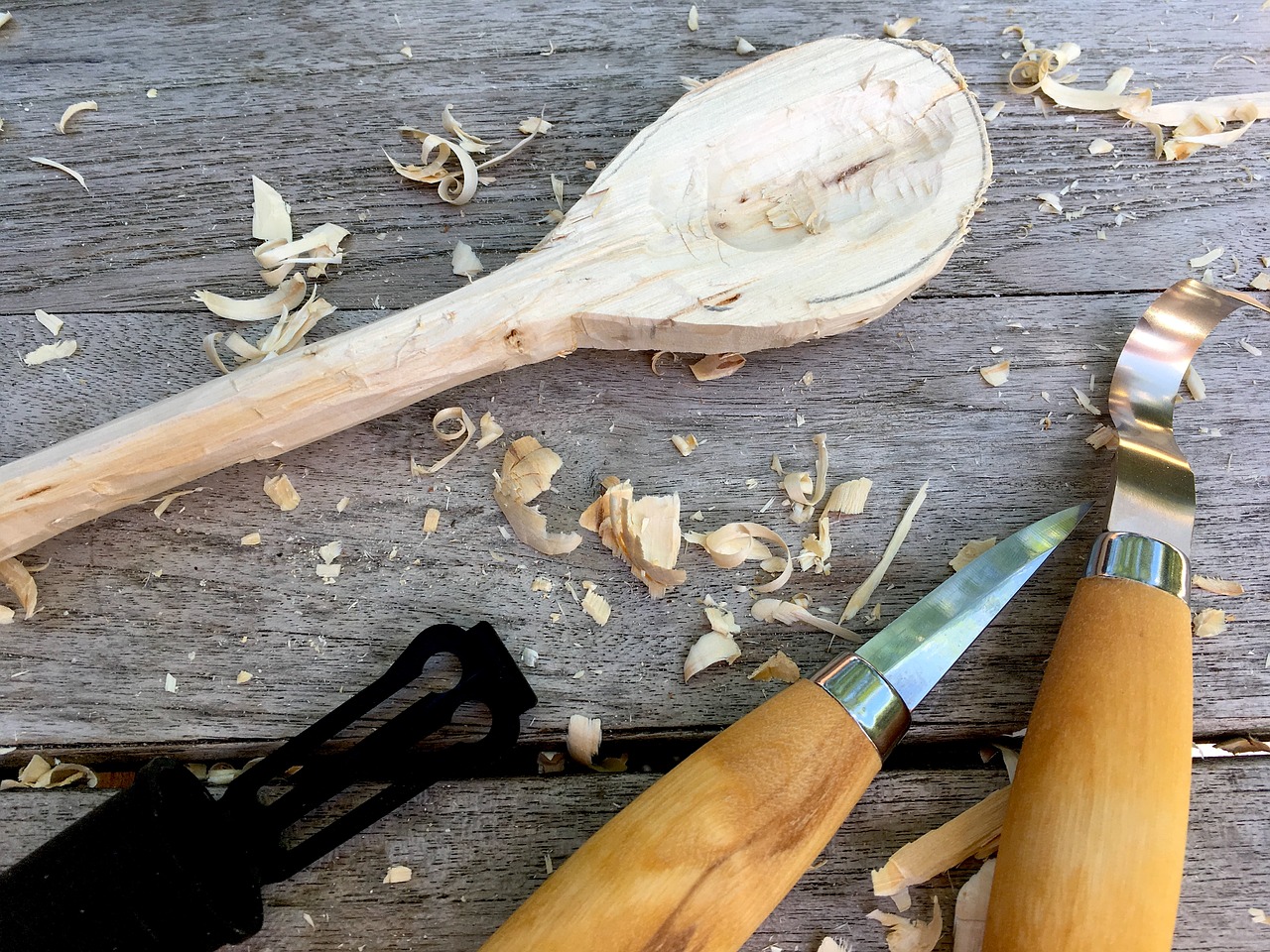 wood knife woodcarving free photo