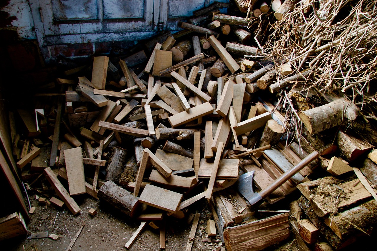 wood  cut  axe free photo