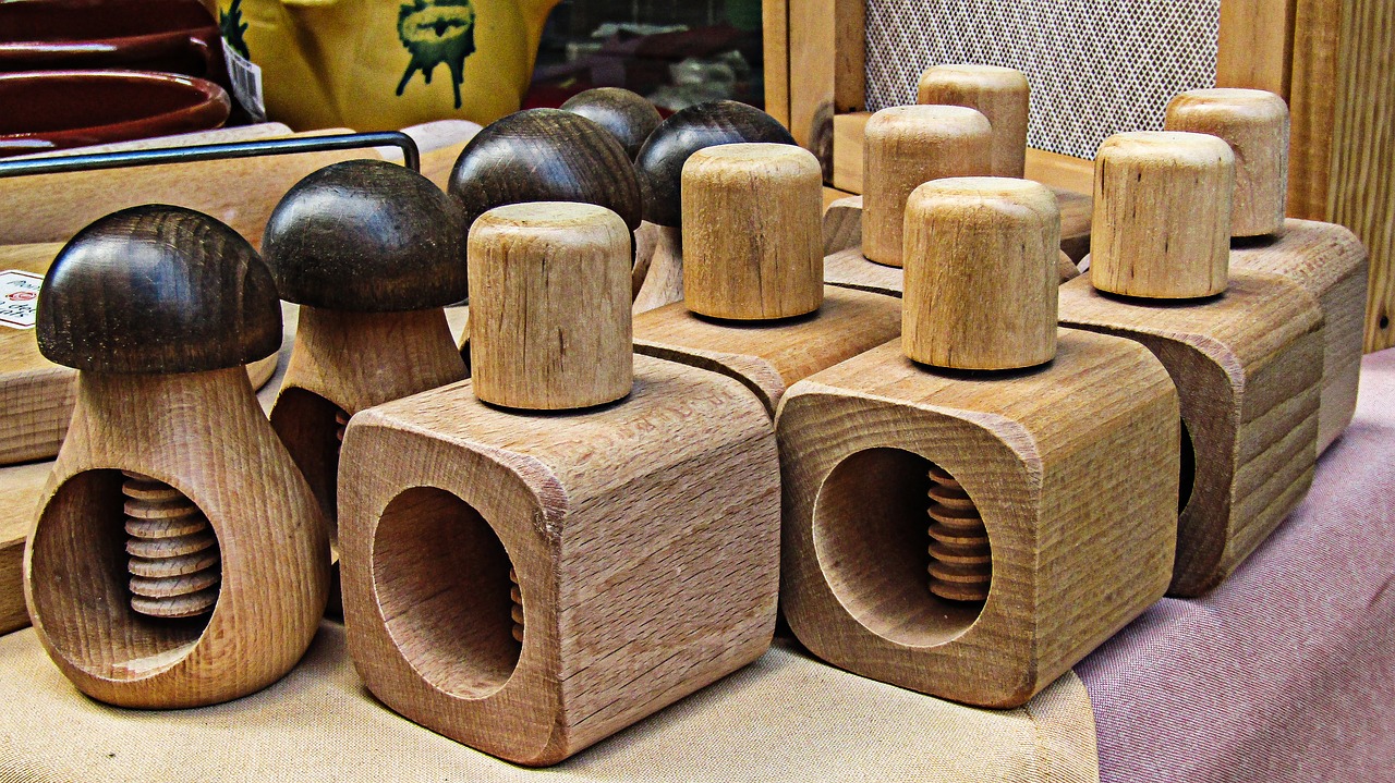 wood  grinder  kitchen free photo