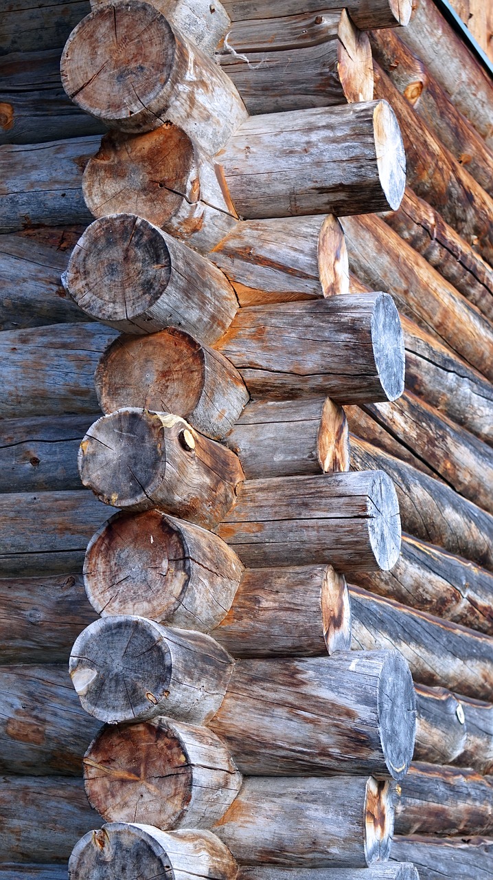 wood  block house  rustic free photo