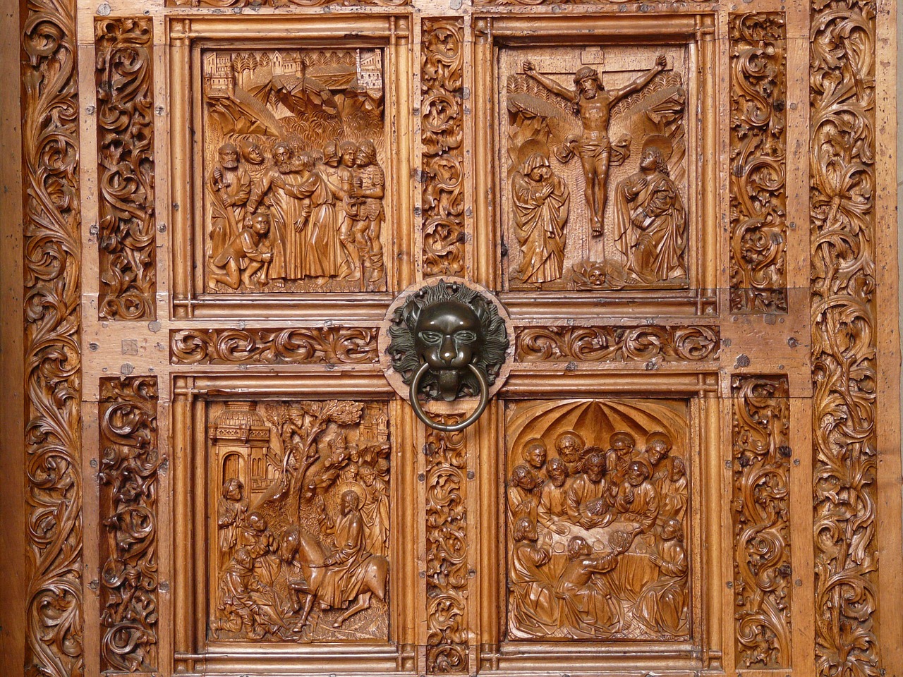 wood carving,door,wood,church door,ornament,doorknocker,jesus,free pictures, free photos, free images, royalty free, free illustrations, public domain