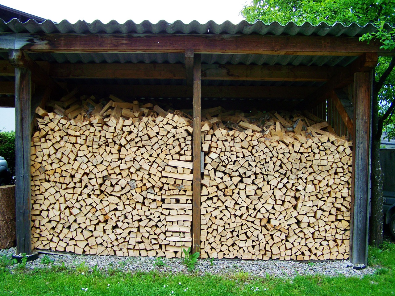 wood columns storage timber ripped firewood free photo