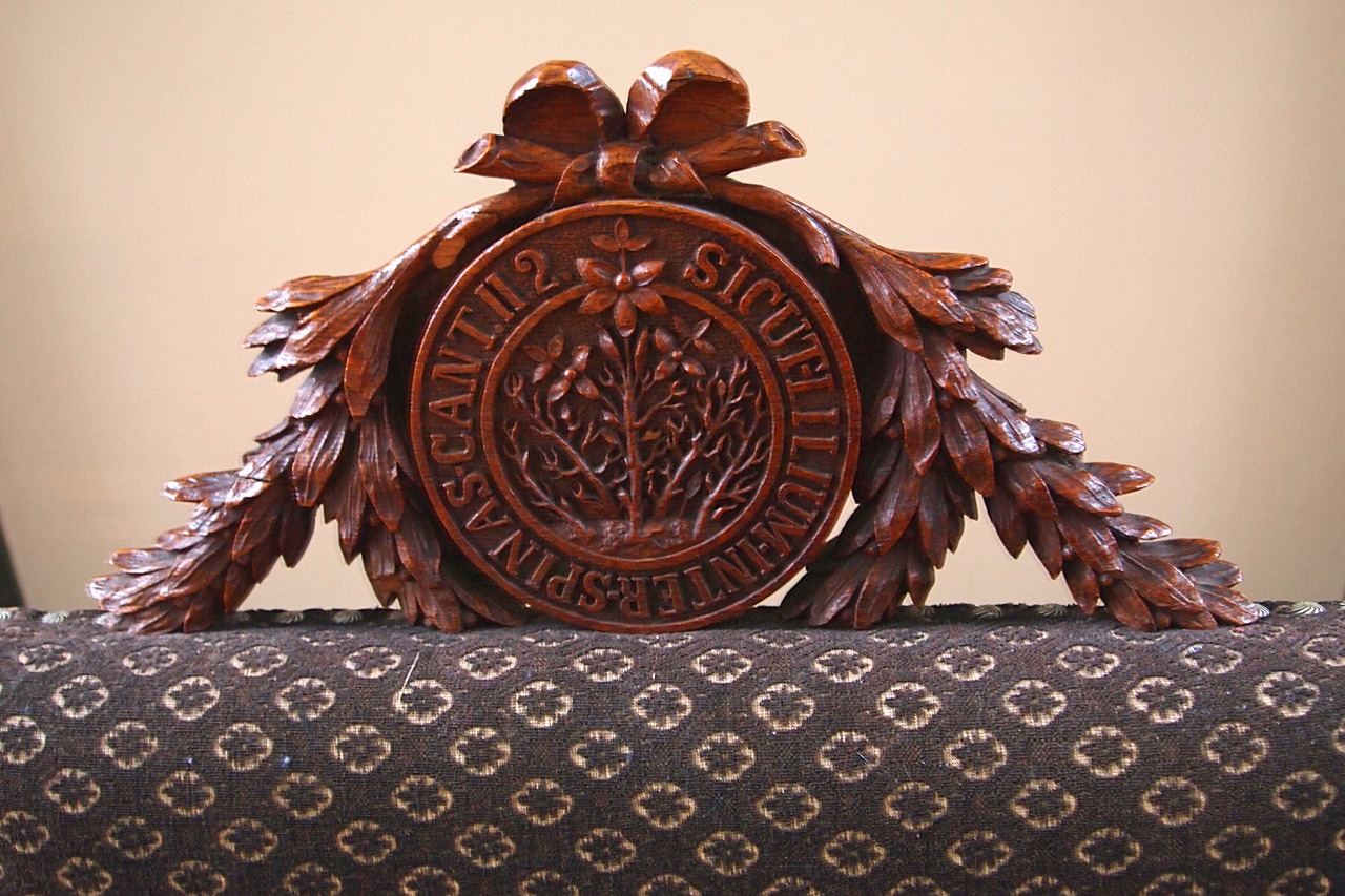 woodcarving crown chair free photo