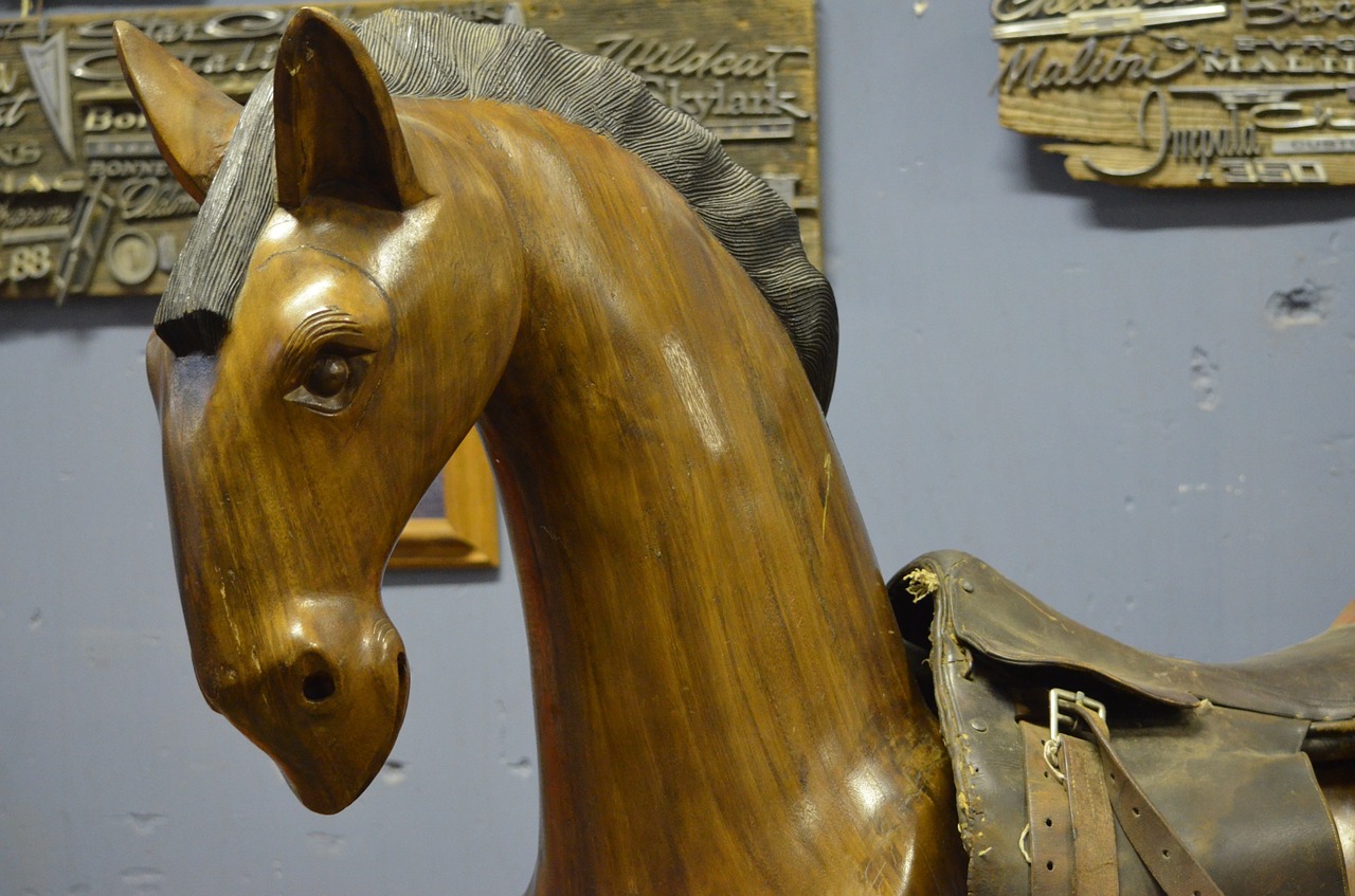 wooden carving horse free photo