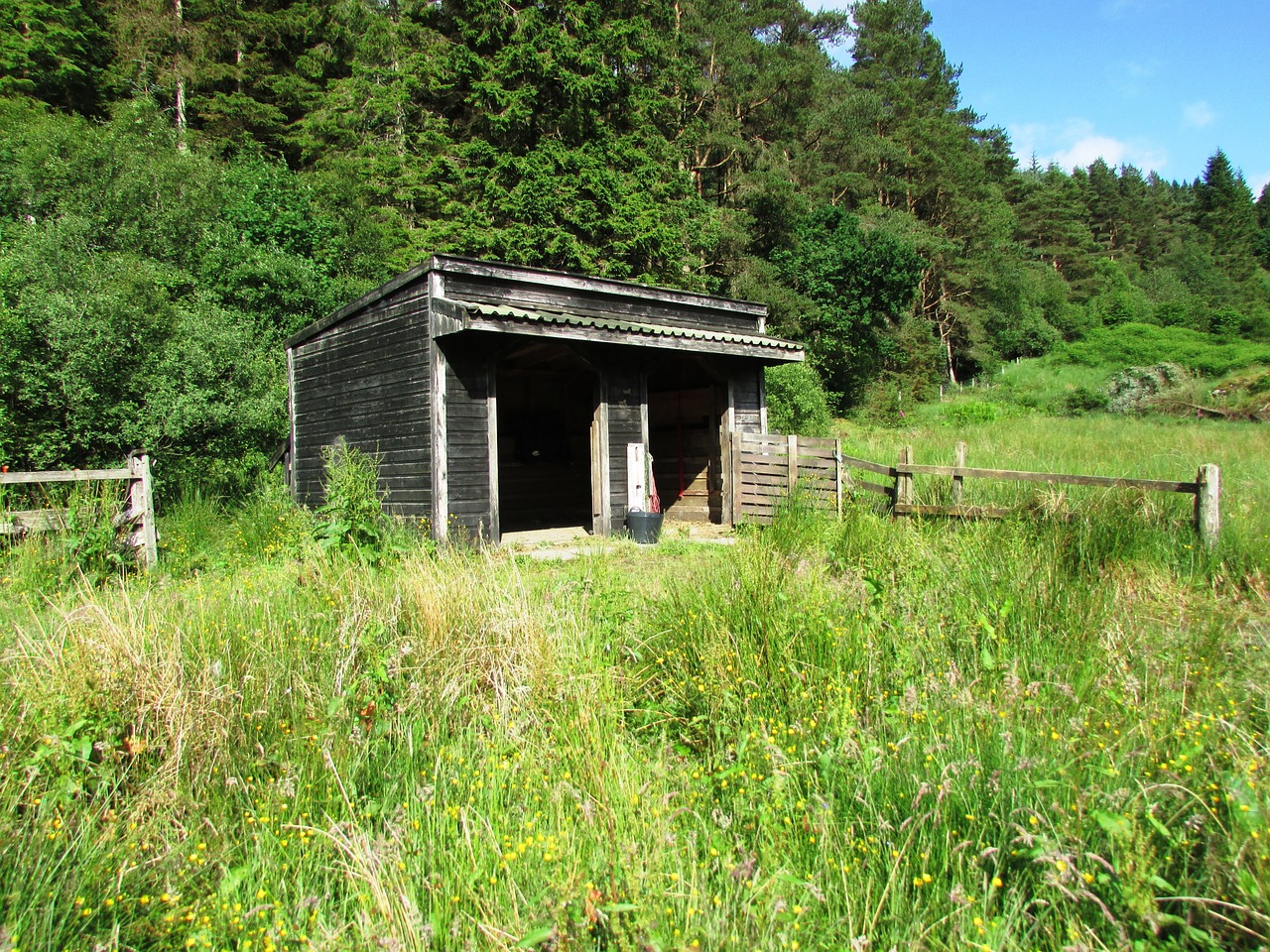 wooden hut stable free photo