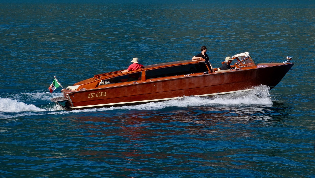 wooden boat  powerboat  boat free photo
