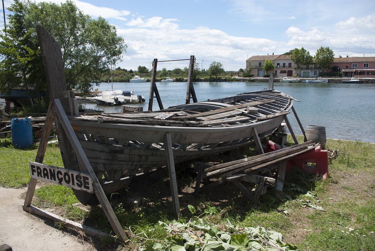 wooden boat dilapidated boat boat free photo