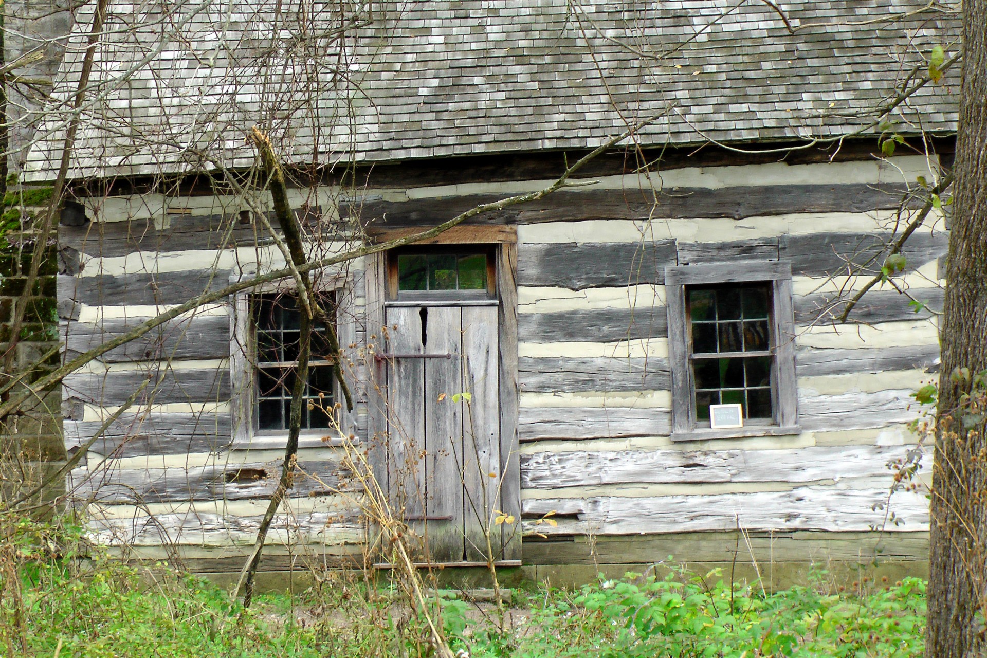 cottage old wooden free photo
